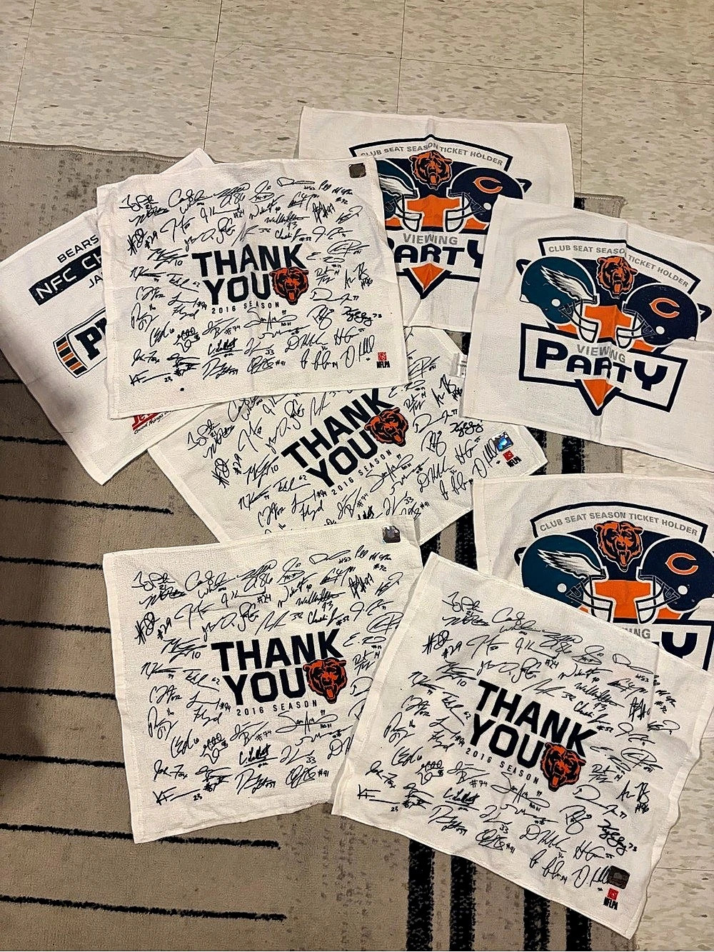 Chicago Bears Signed Graphic Shirt Lot